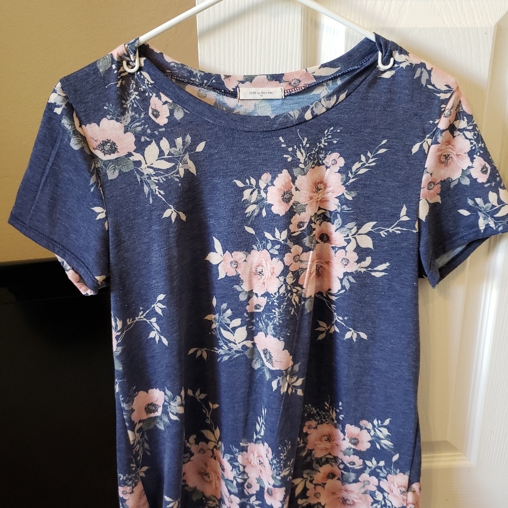 Casual floral t-shirt